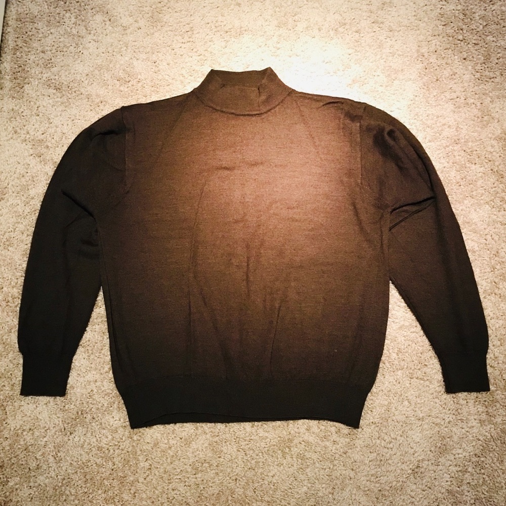 STYLISH TURTLENECK